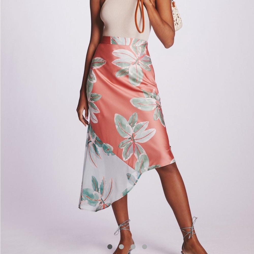 asymmetrical slip skirt